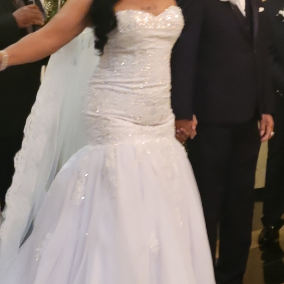 Wedding dress - Picture 3 of 3